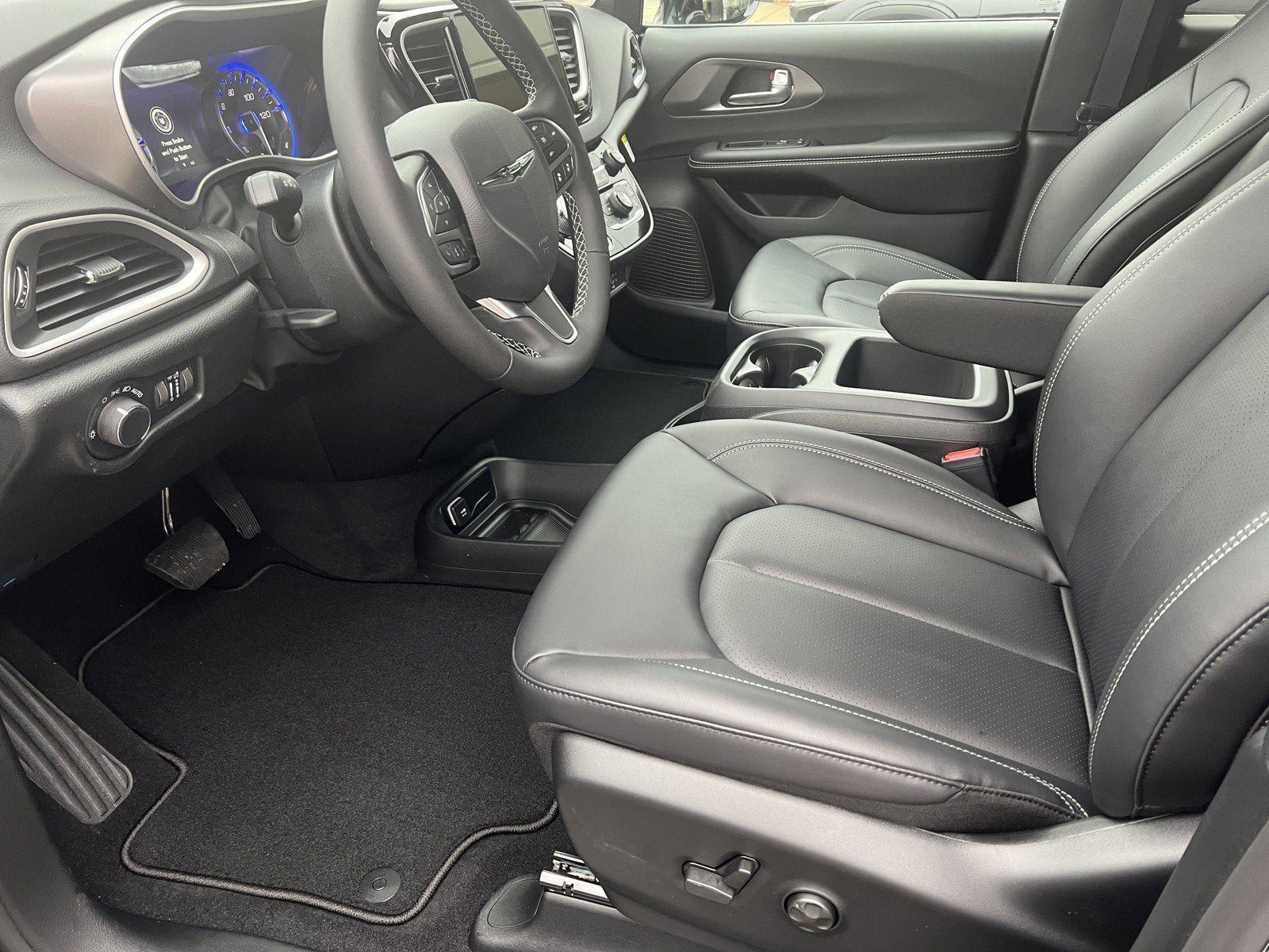 2026 Chrysler Voyager VOYAGER LX