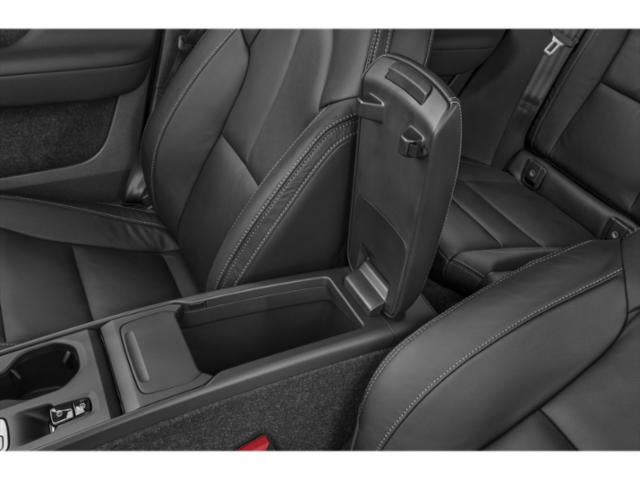 2023 Volvo XC40 B5 Ultimate Bright Theme