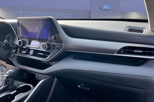 2023 Toyota Highlander Base