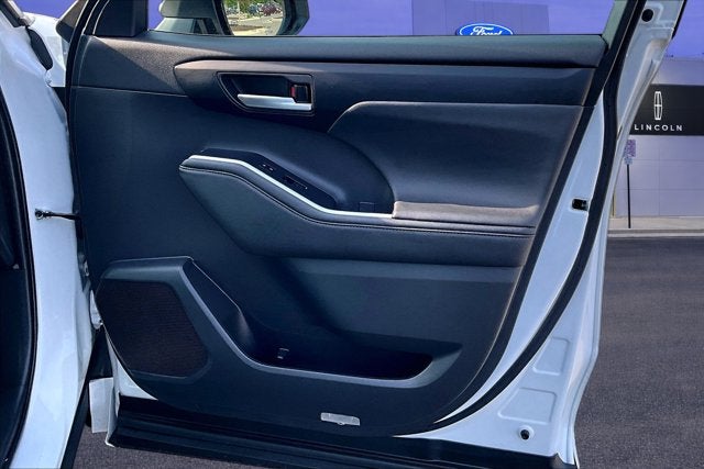 2023 Toyota Highlander Base
