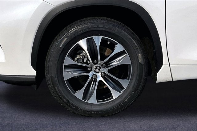 2023 Toyota Highlander Base
