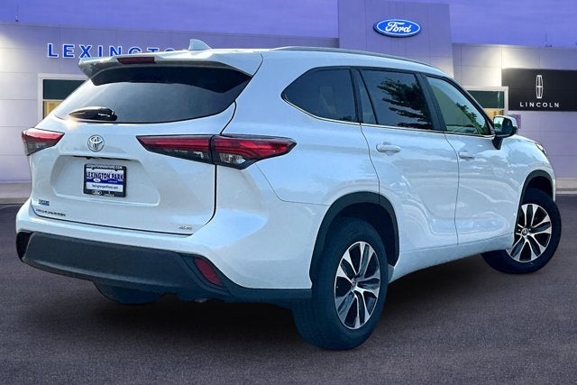 2023 Toyota Highlander Base