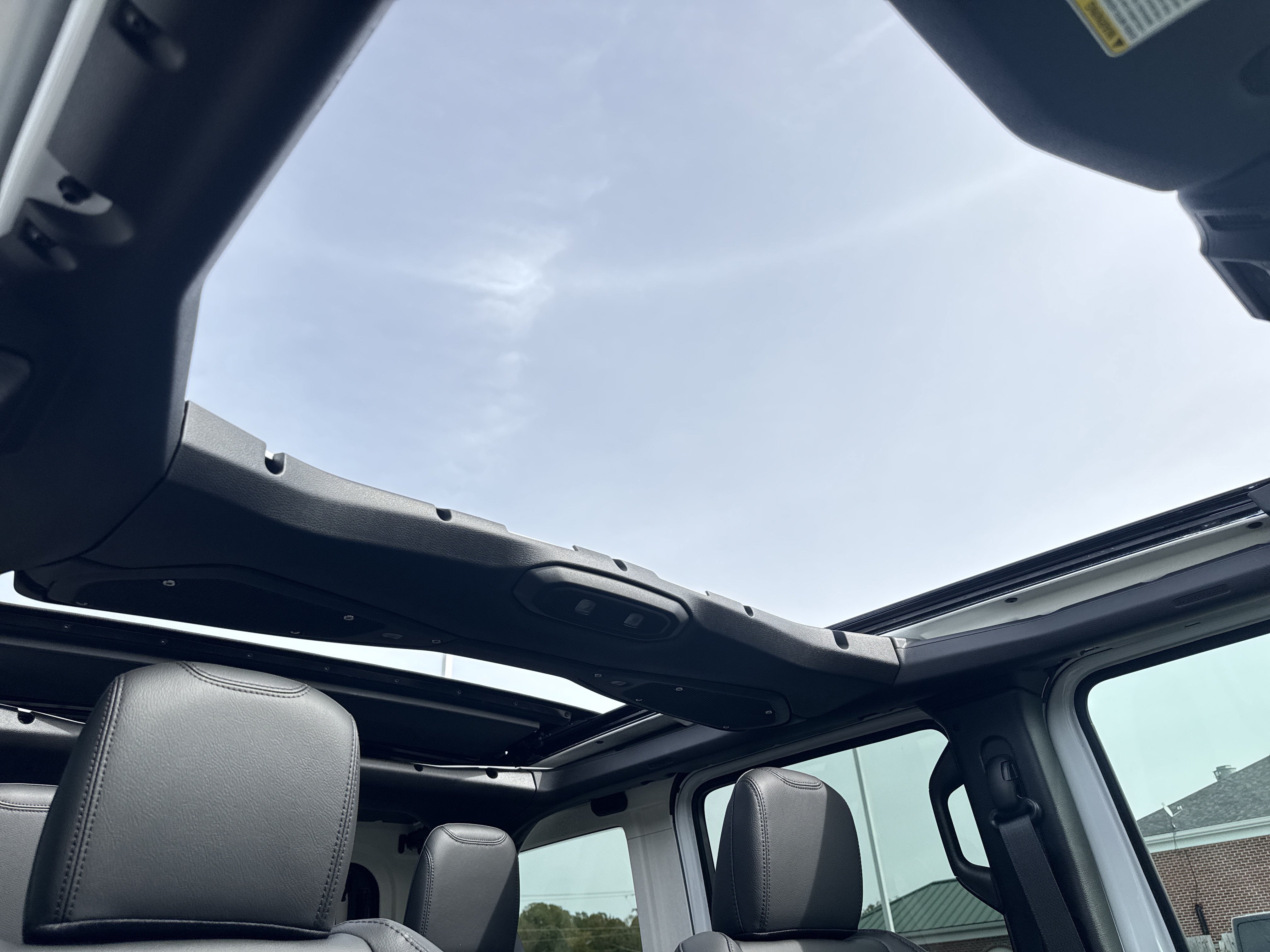 2027 Jeep Wrangler WRANGLER 4-DOOR SAHARA