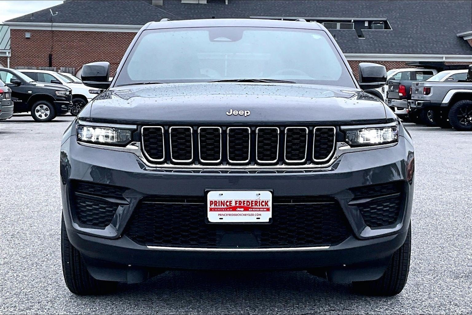 2025 Jeep Grand Cherokee Laredo X 4x4