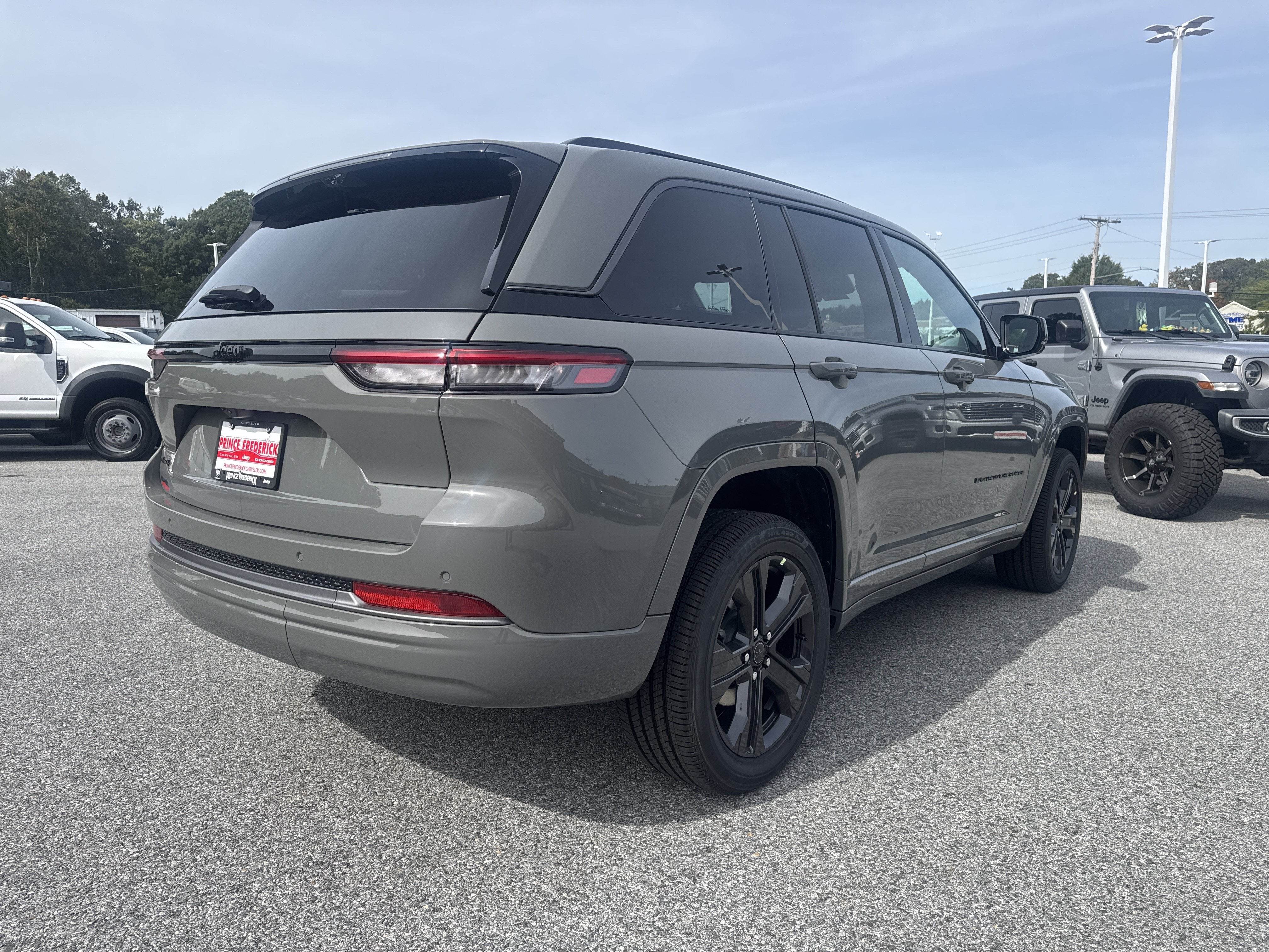 2027 Jeep Grand Cherokee GRAND CHEROKEE LIMITED RESERVE 4X4
