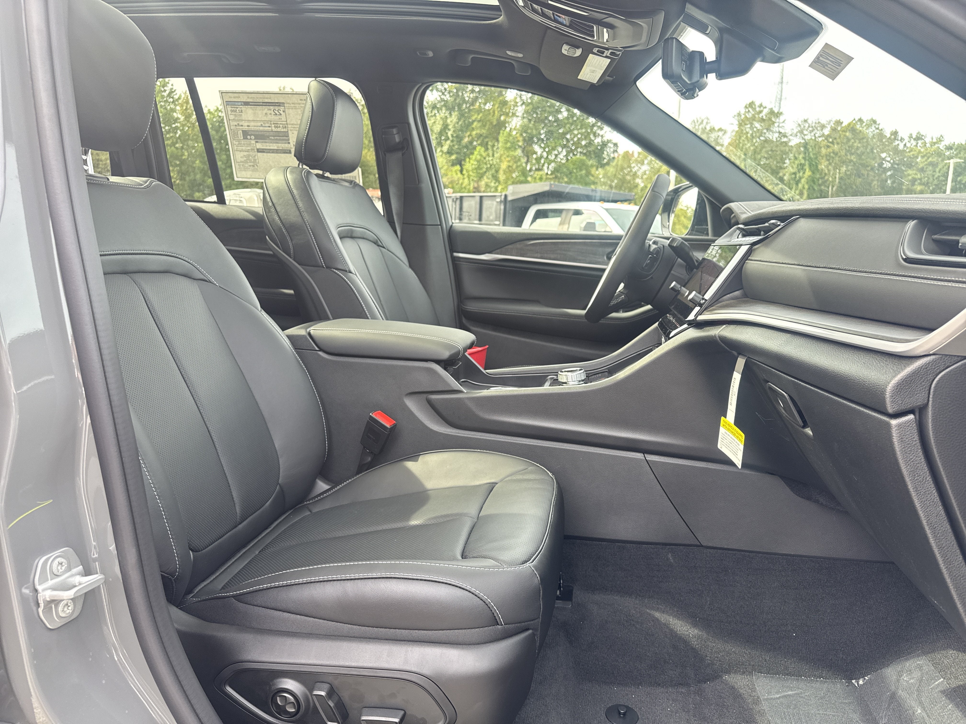 2027 Jeep Grand Cherokee GRAND CHEROKEE LIMITED RESERVE 4X4