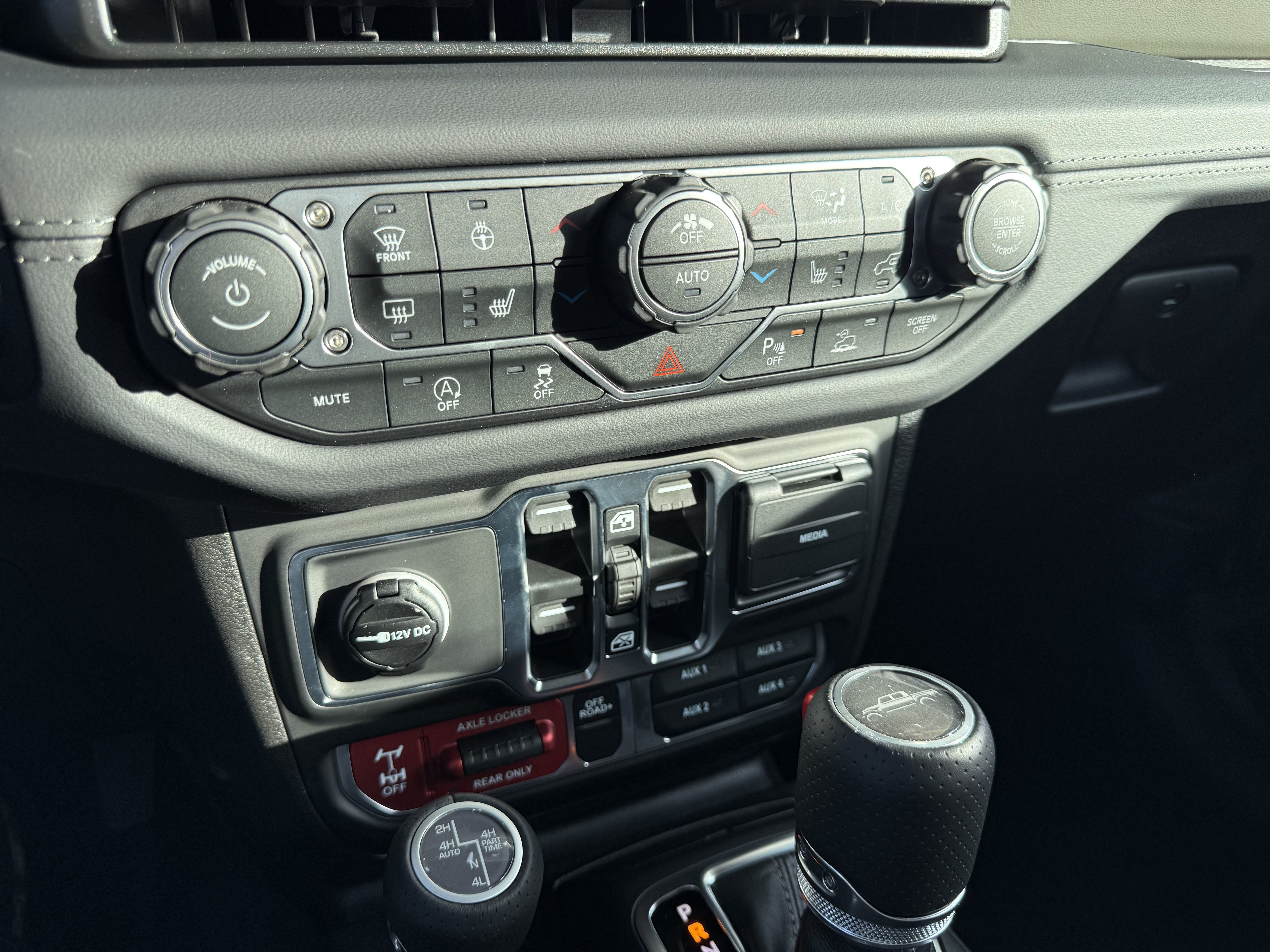 2027 Jeep Gladiator GLADIATOR MOJAVE X 4X4