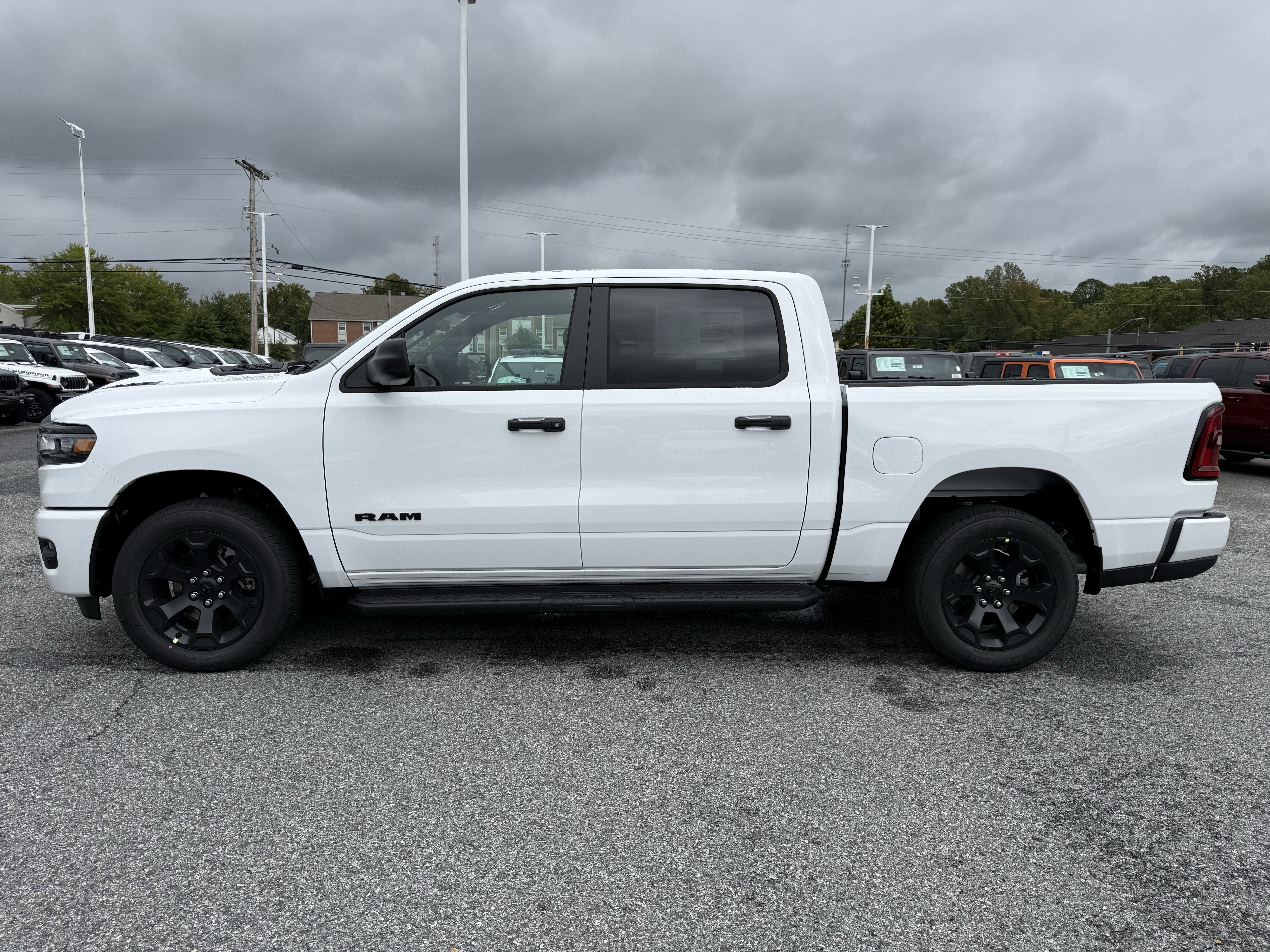 2027 RAM Ram 1500 RAM 1500 EXPRESS CREW CAB 4X4 5'7' BOX