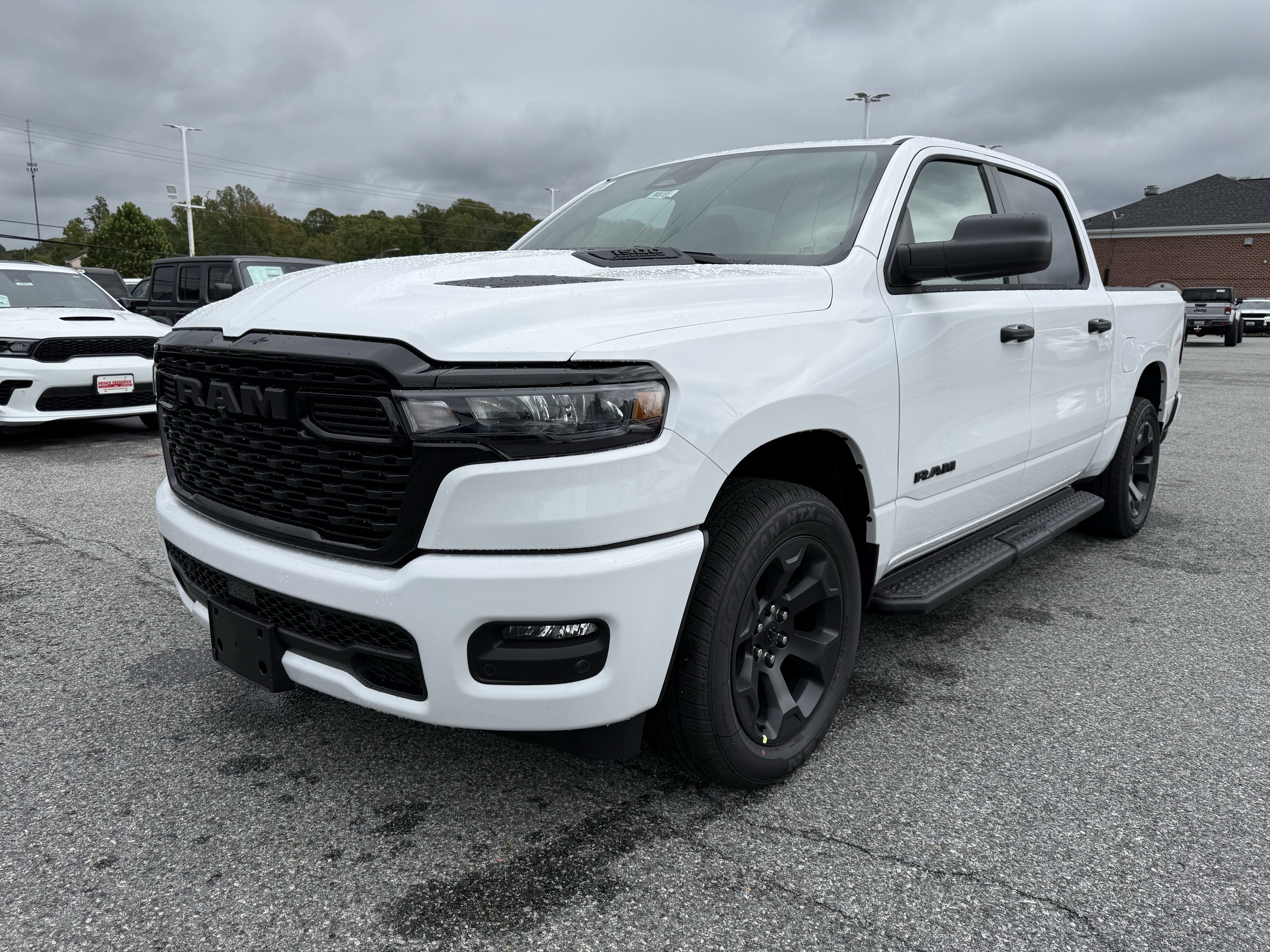 2027 RAM Ram 1500 RAM 1500 EXPRESS CREW CAB 4X4 5'7' BOX