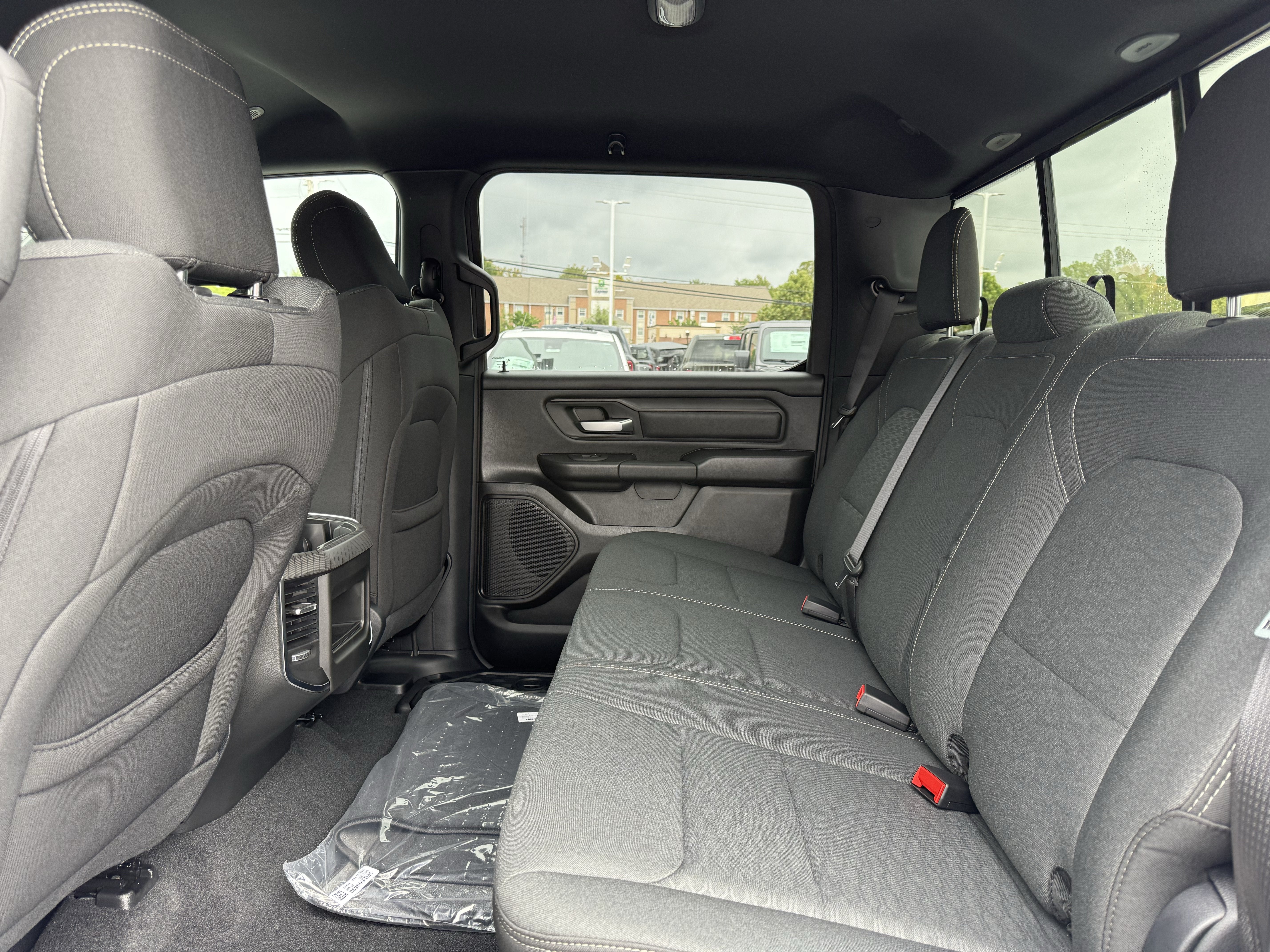 2027 RAM Ram 1500 RAM 1500 EXPRESS CREW CAB 4X4 5'7' BOX