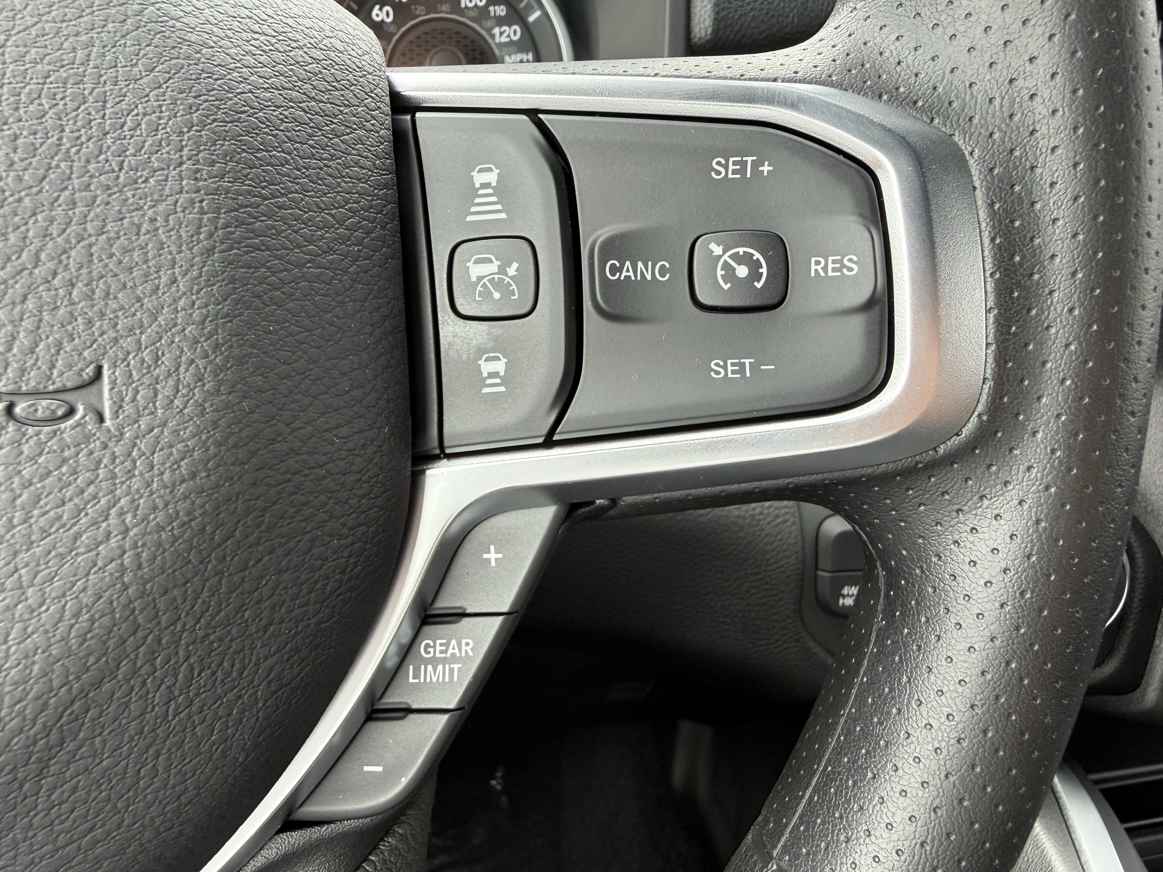 2027 RAM Ram 1500 RAM 1500 EXPRESS CREW CAB 4X4 5'7' BOX