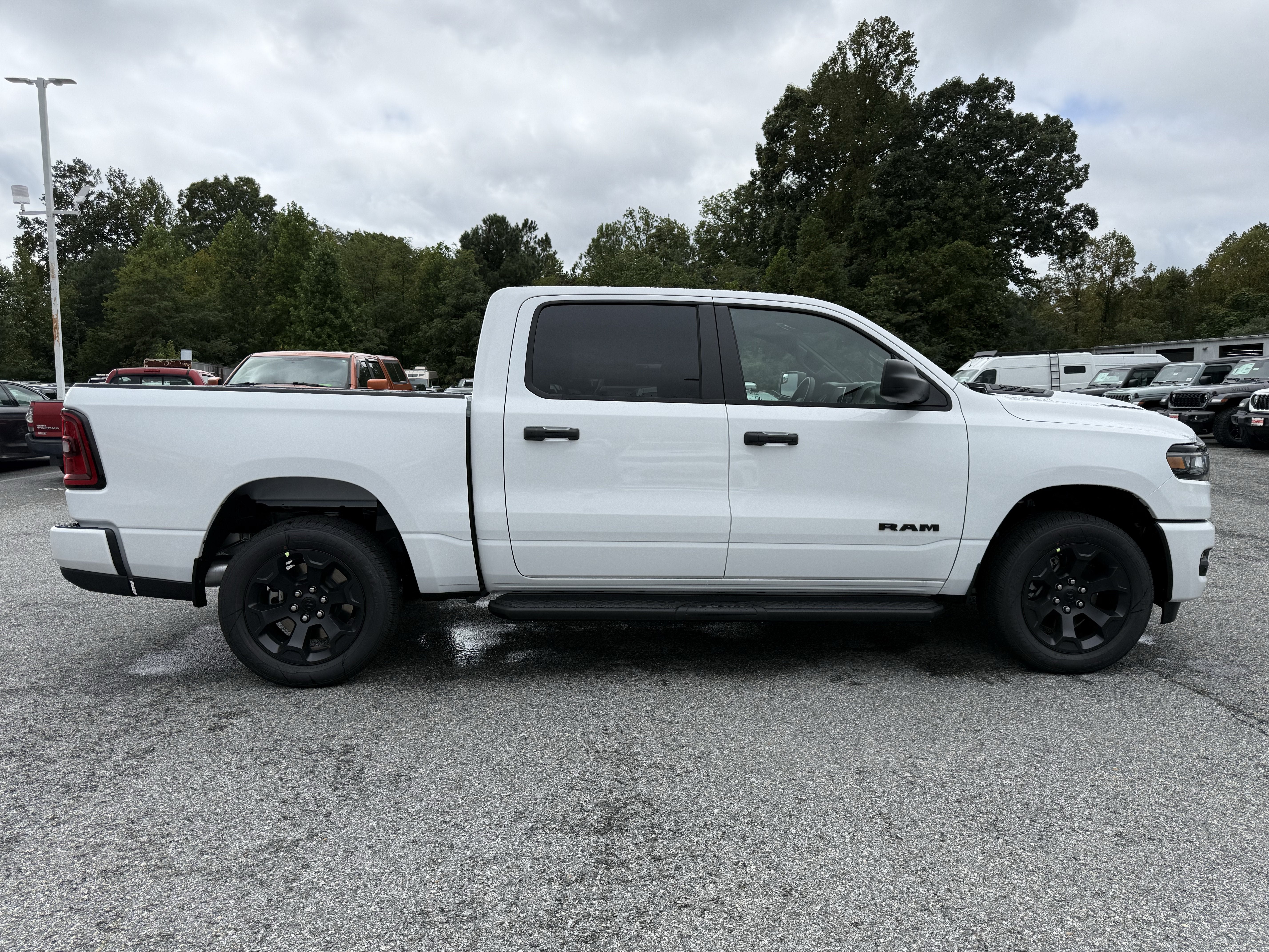 2027 RAM Ram 1500 RAM 1500 EXPRESS CREW CAB 4X4 5'7' BOX
