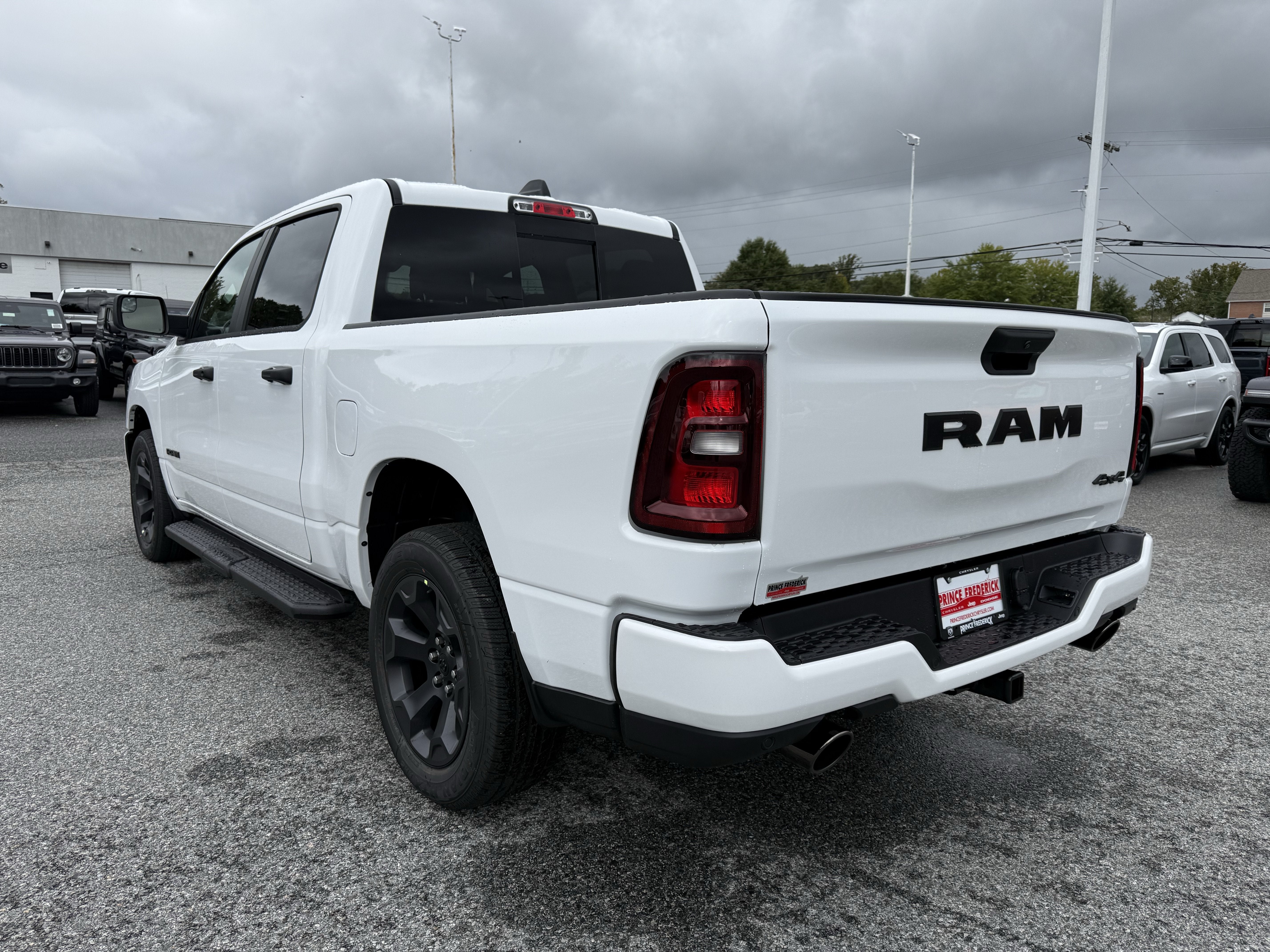 2027 RAM Ram 1500 RAM 1500 EXPRESS CREW CAB 4X4 5'7' BOX