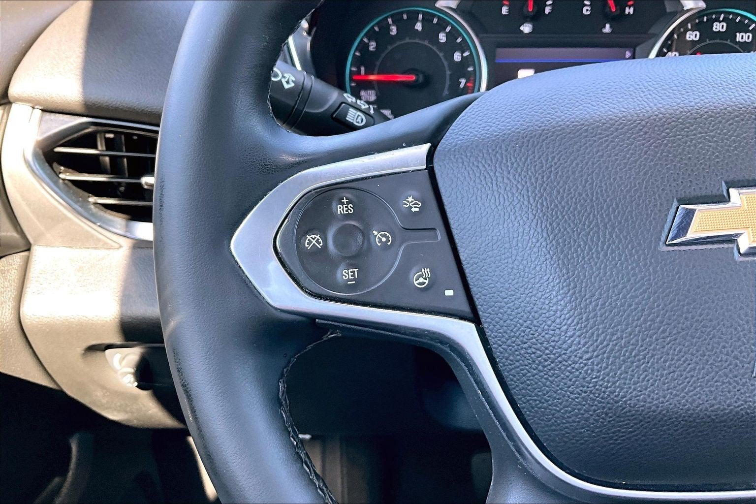 2023 Chevrolet Traverse AWD LT Leather
