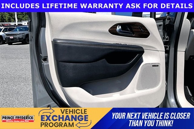 2022 Chrysler Pacifica Limited AWD