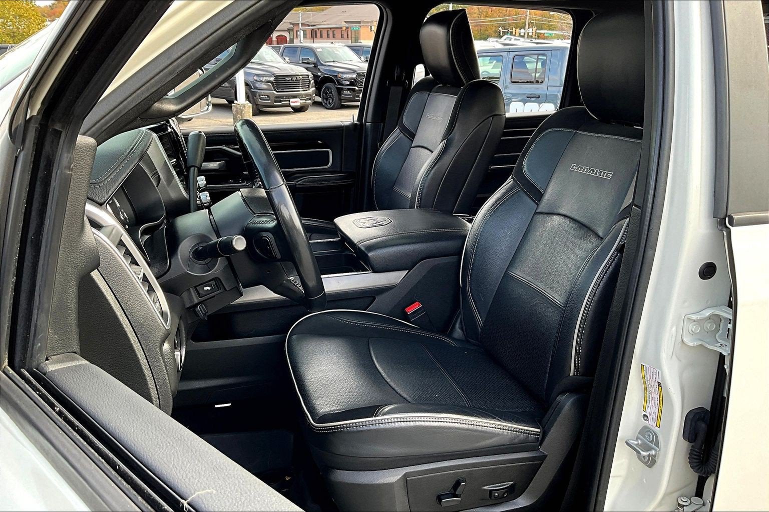 2020 RAM 3500 Laramie Crew Cab 4x4 8' Box
