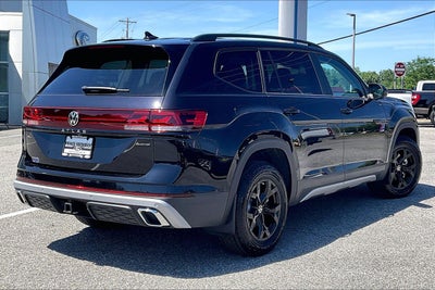 2024 Volkswagen Atlas 2.0T Peak Edition SEL