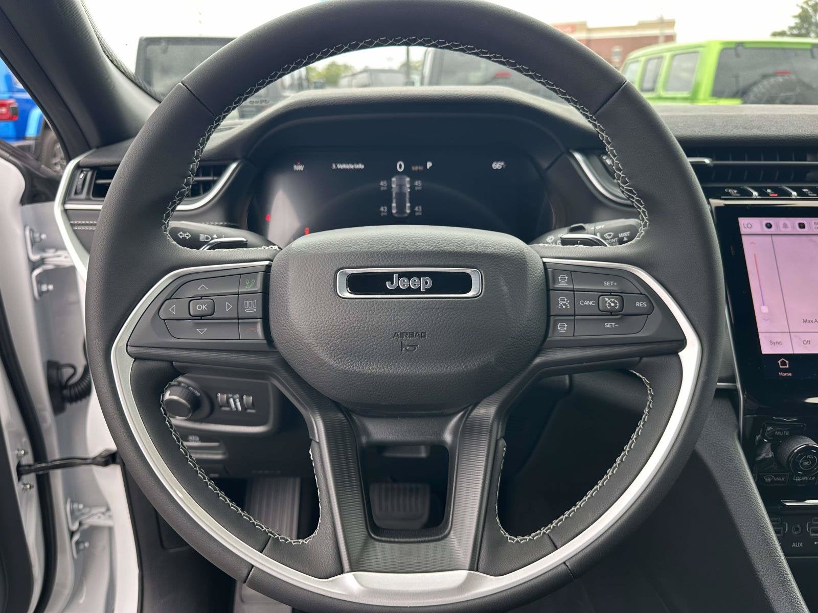 2027 Jeep Grand Cherokee GRAND CHEROKEE LAREDO 4X2