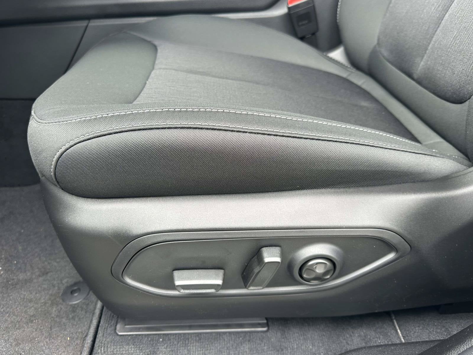 2027 Jeep Grand Cherokee GRAND CHEROKEE LAREDO 4X2