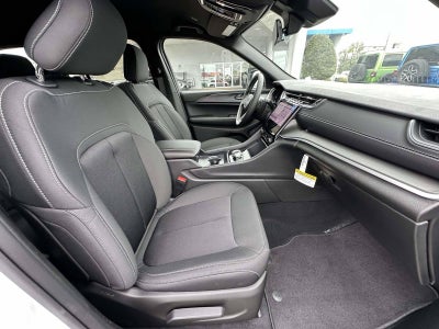 2027 Jeep Grand Cherokee GRAND CHEROKEE LAREDO 4X2