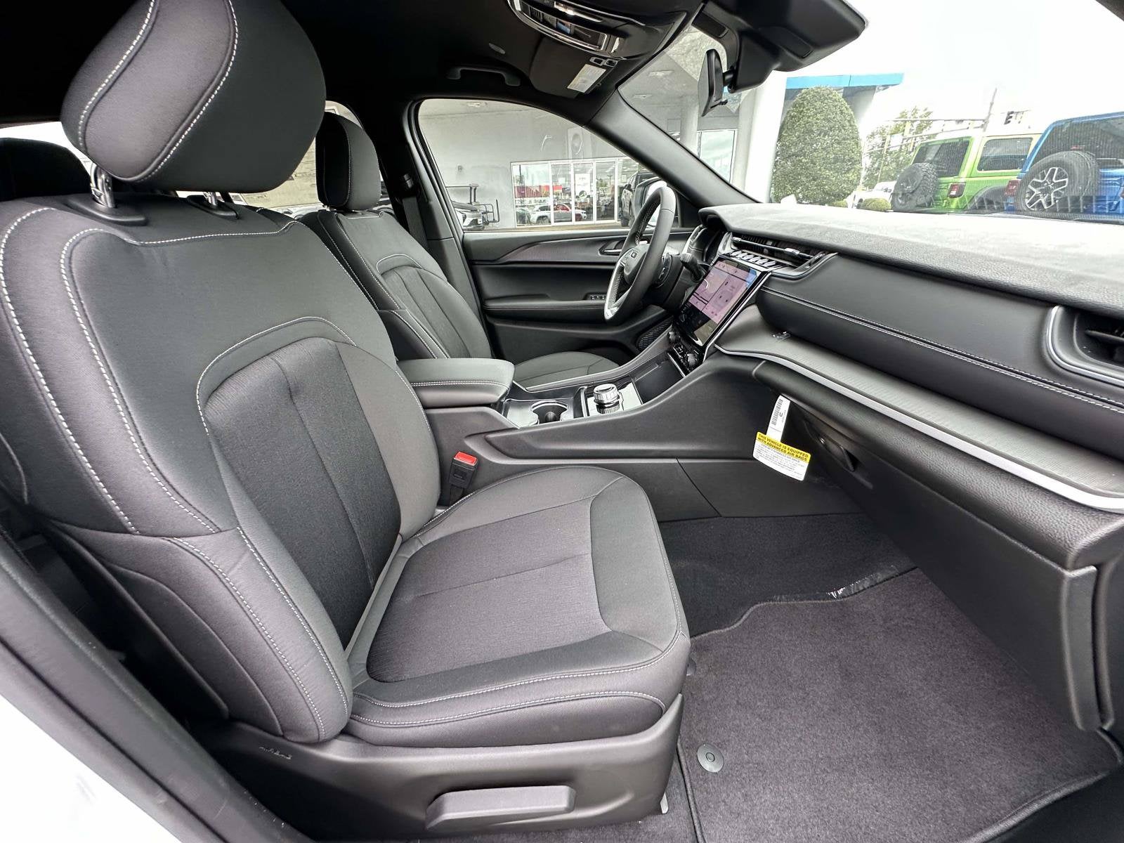 2027 Jeep Grand Cherokee GRAND CHEROKEE LAREDO 4X2