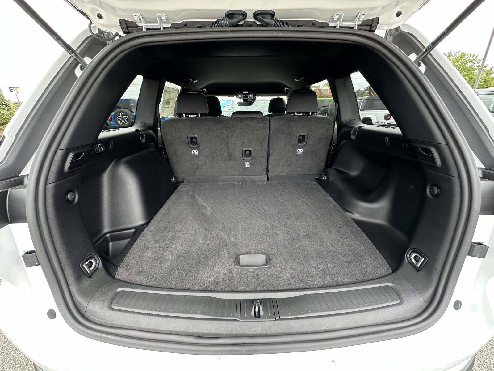 2027 Jeep Grand Cherokee GRAND CHEROKEE LAREDO 4X2