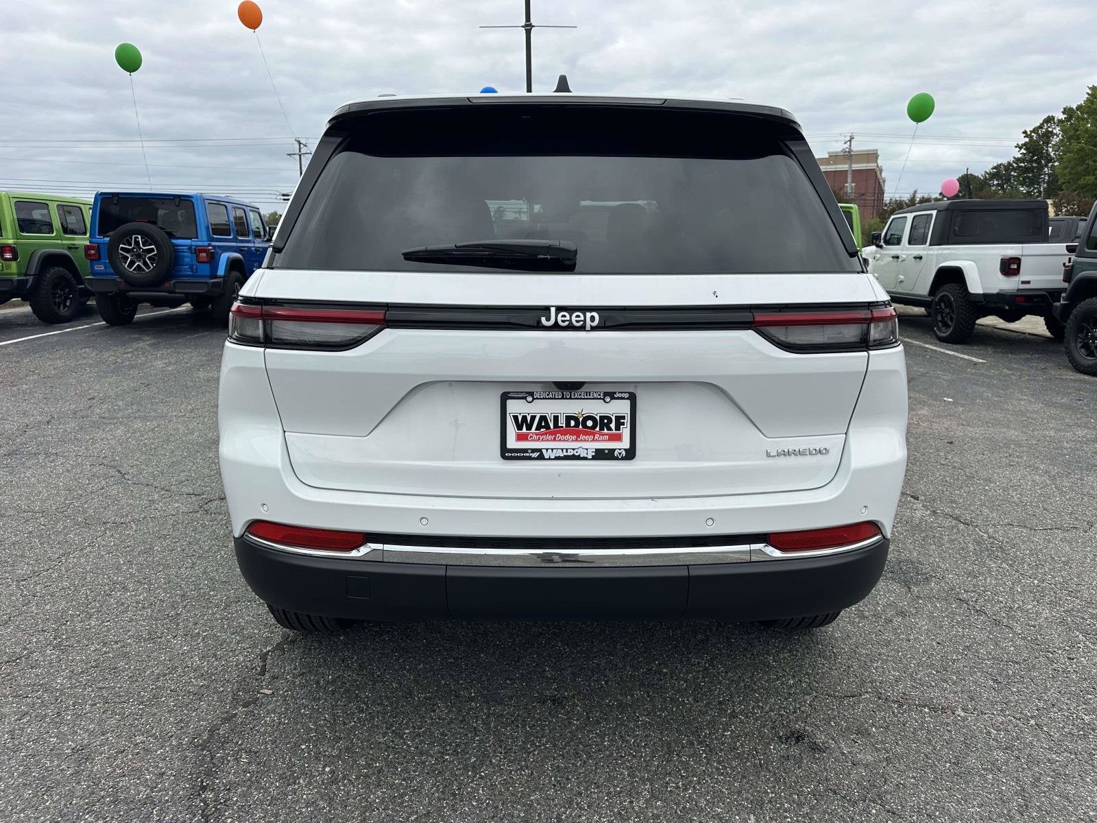 2027 Jeep Grand Cherokee GRAND CHEROKEE LAREDO 4X2