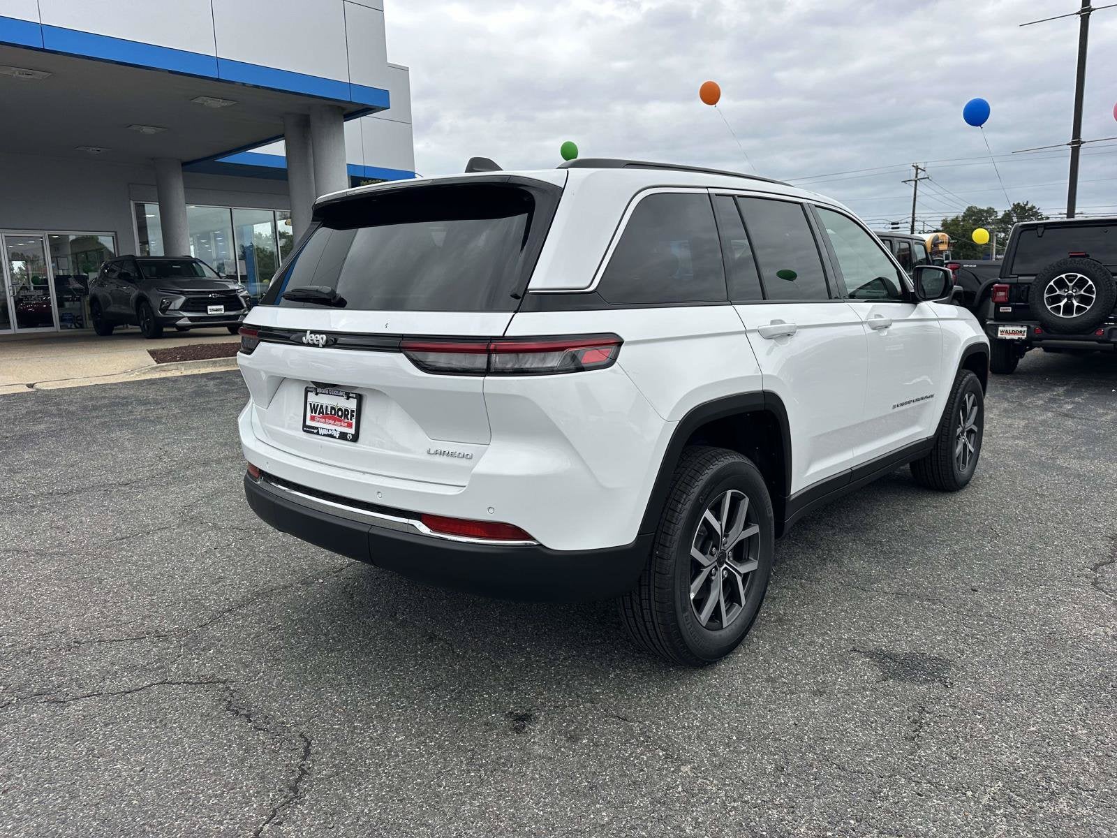 2027 Jeep Grand Cherokee GRAND CHEROKEE LAREDO 4X2