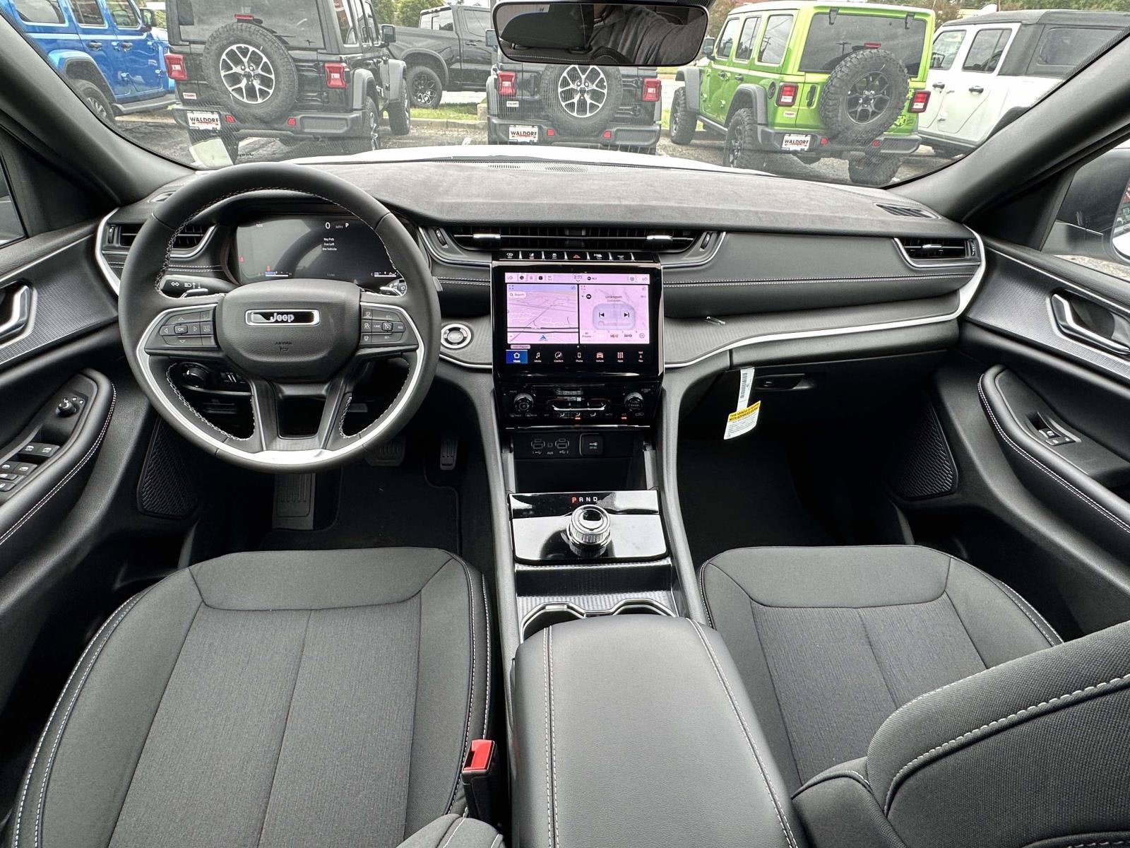 2027 Jeep Grand Cherokee GRAND CHEROKEE LAREDO 4X2