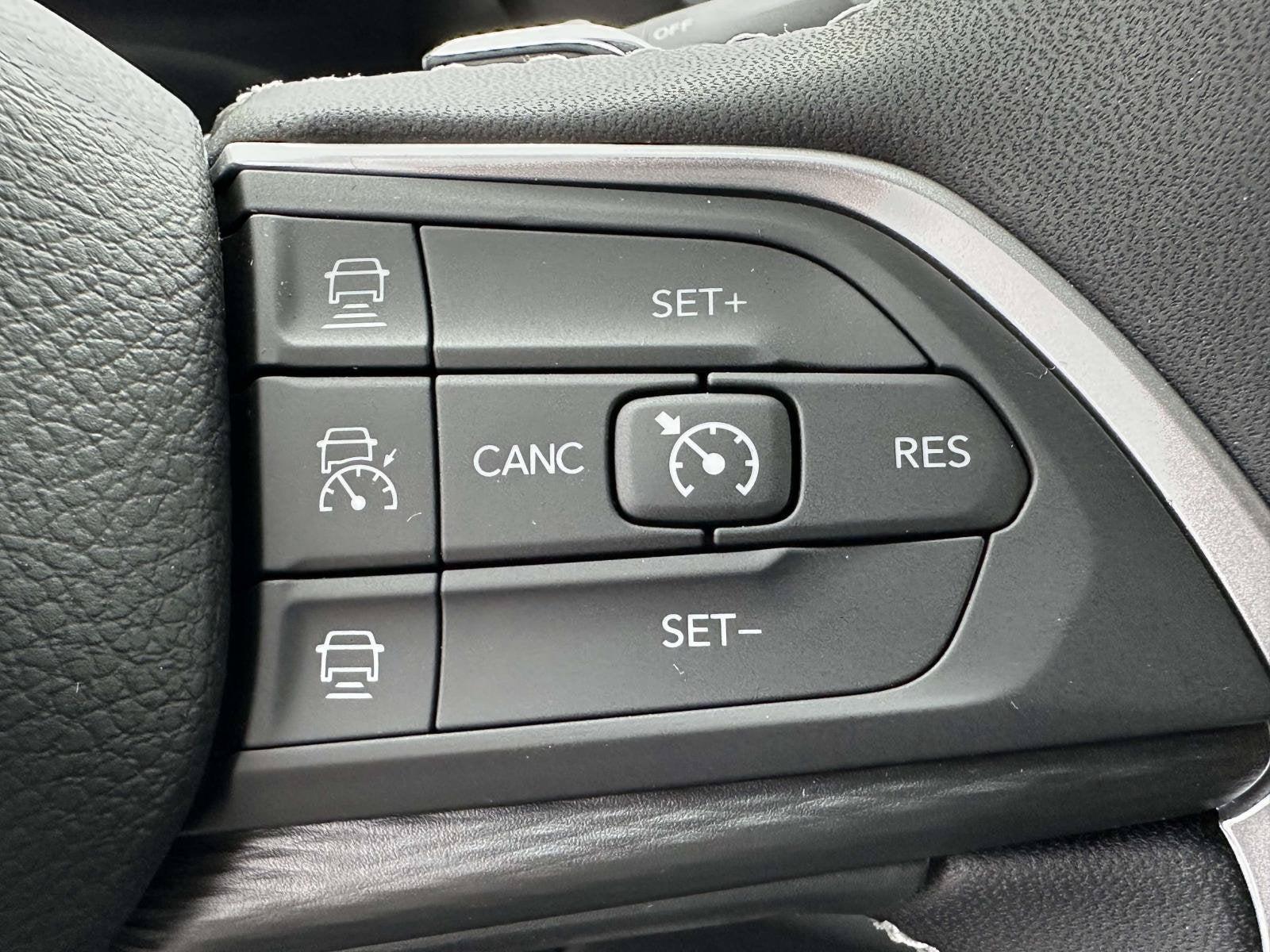 2027 Jeep Grand Cherokee GRAND CHEROKEE LAREDO 4X2