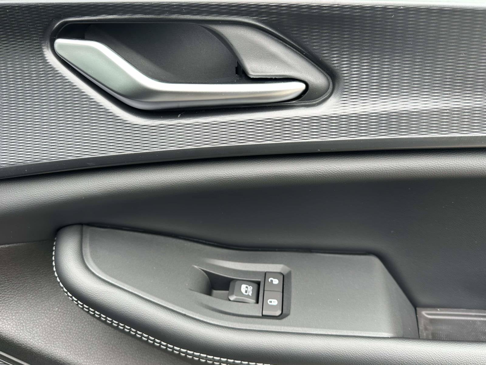 2027 Jeep Grand Cherokee GRAND CHEROKEE LAREDO 4X2