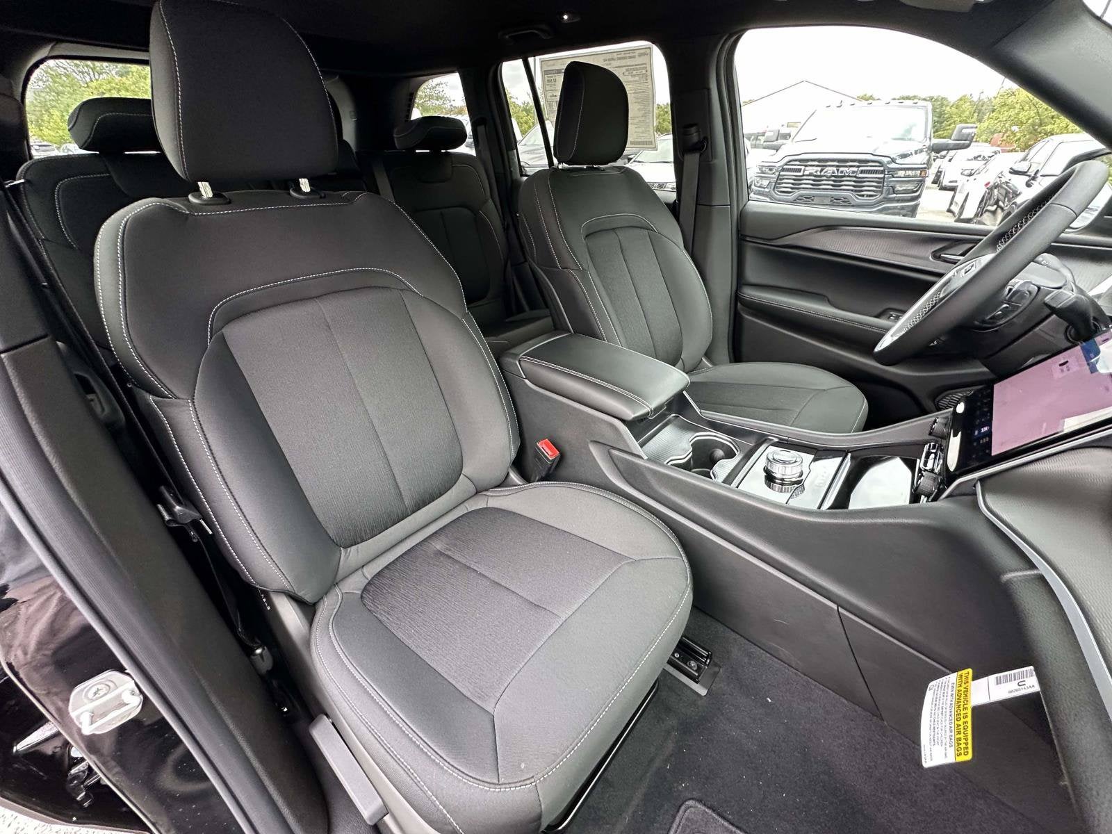 2027 Jeep Grand Cherokee GRAND CHEROKEE LAREDO 4X2