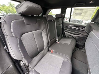 2027 Jeep Grand Cherokee GRAND CHEROKEE LAREDO 4X2