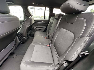 2027 Jeep Grand Cherokee GRAND CHEROKEE LAREDO 4X2