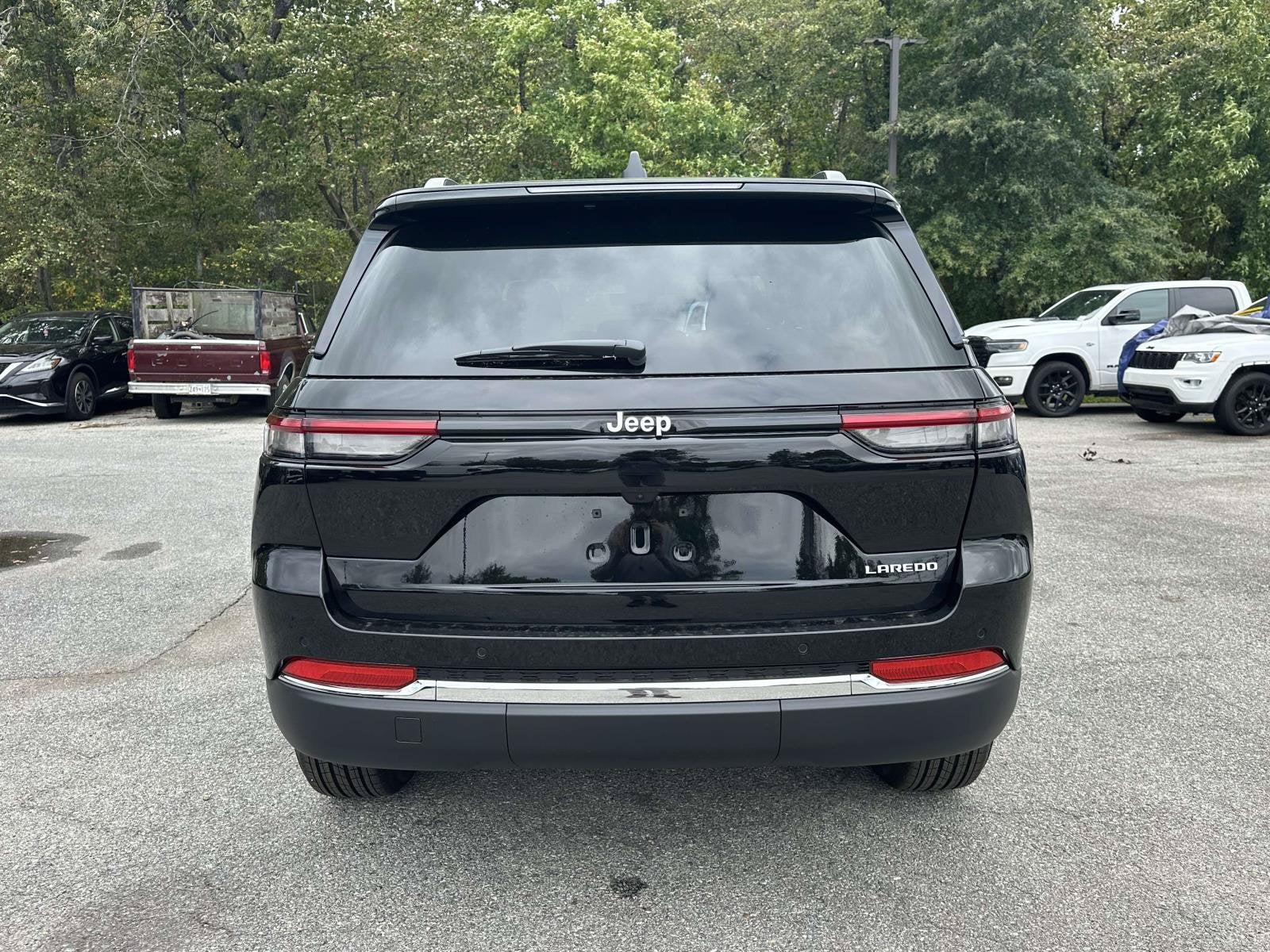 2027 Jeep Grand Cherokee GRAND CHEROKEE LAREDO 4X2