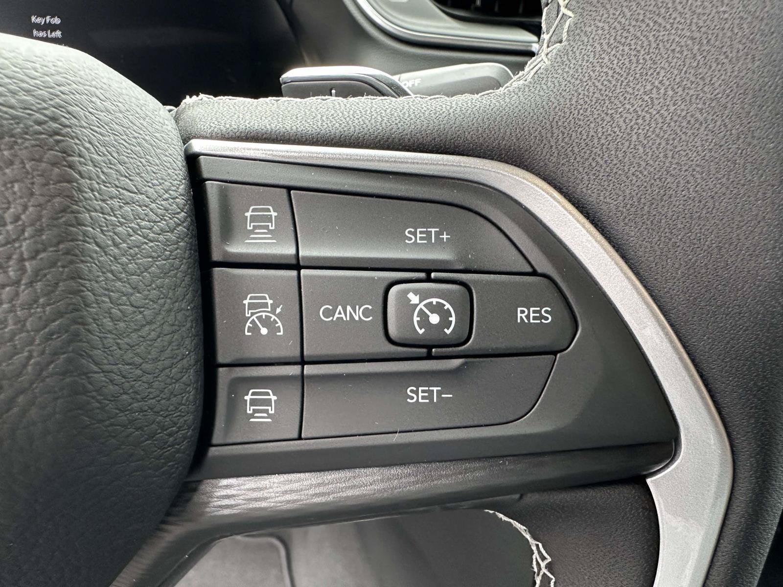 2027 Jeep Grand Cherokee GRAND CHEROKEE LAREDO 4X2