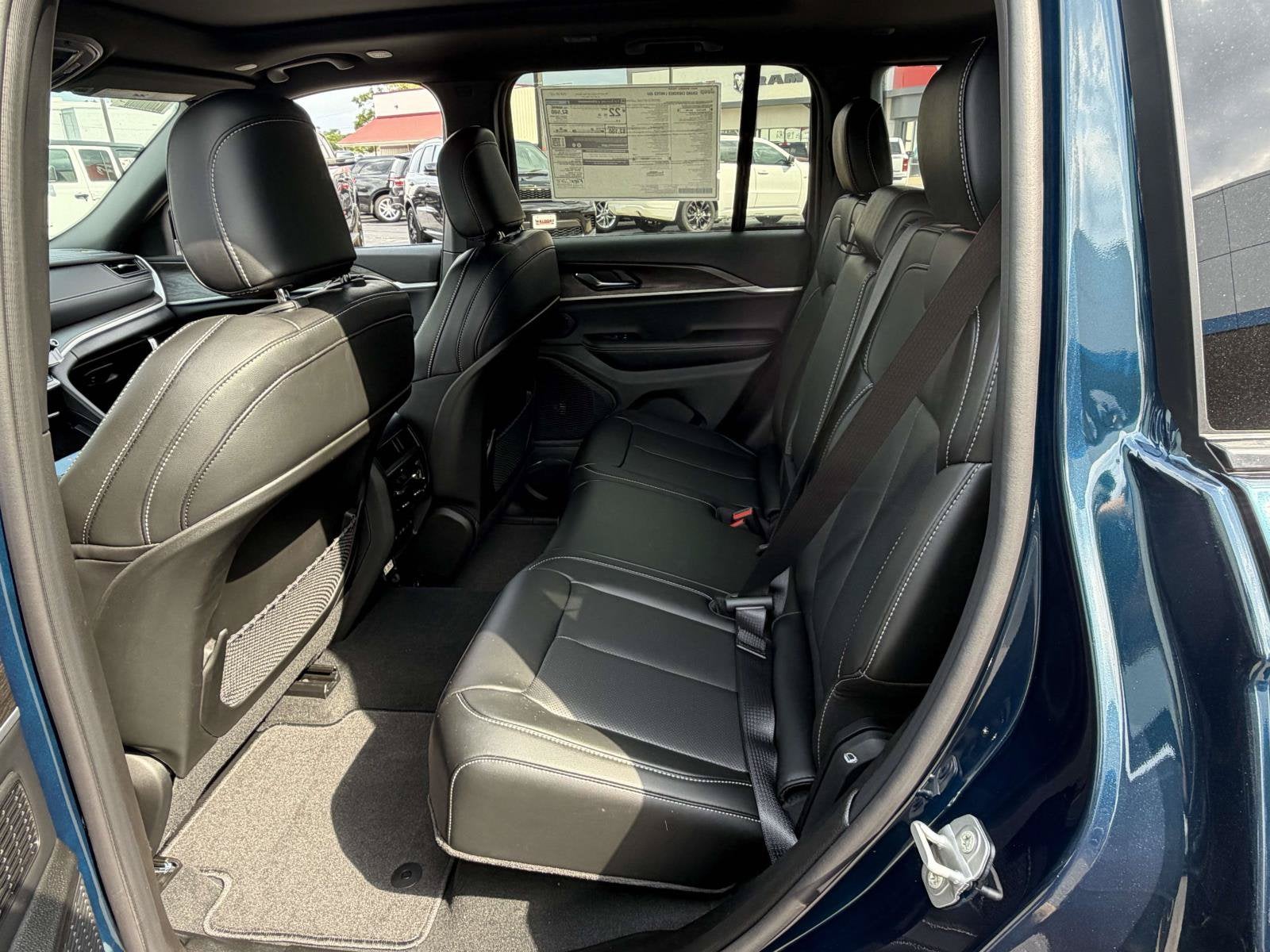 2027 Jeep Grand Cherokee GRAND CHEROKEE LIMITED 4X4