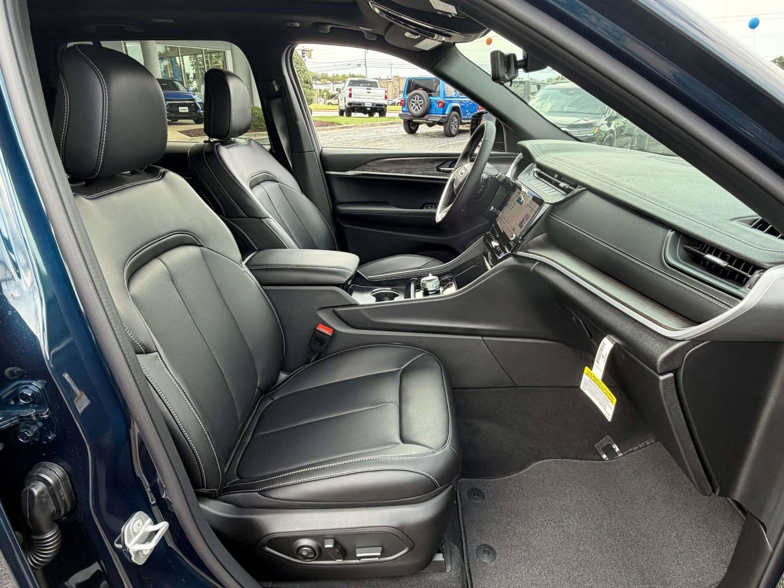 2027 Jeep Grand Cherokee GRAND CHEROKEE LIMITED 4X4