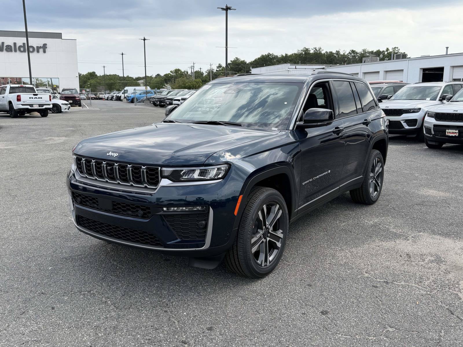 2027 Jeep Grand Cherokee GRAND CHEROKEE LIMITED 4X4