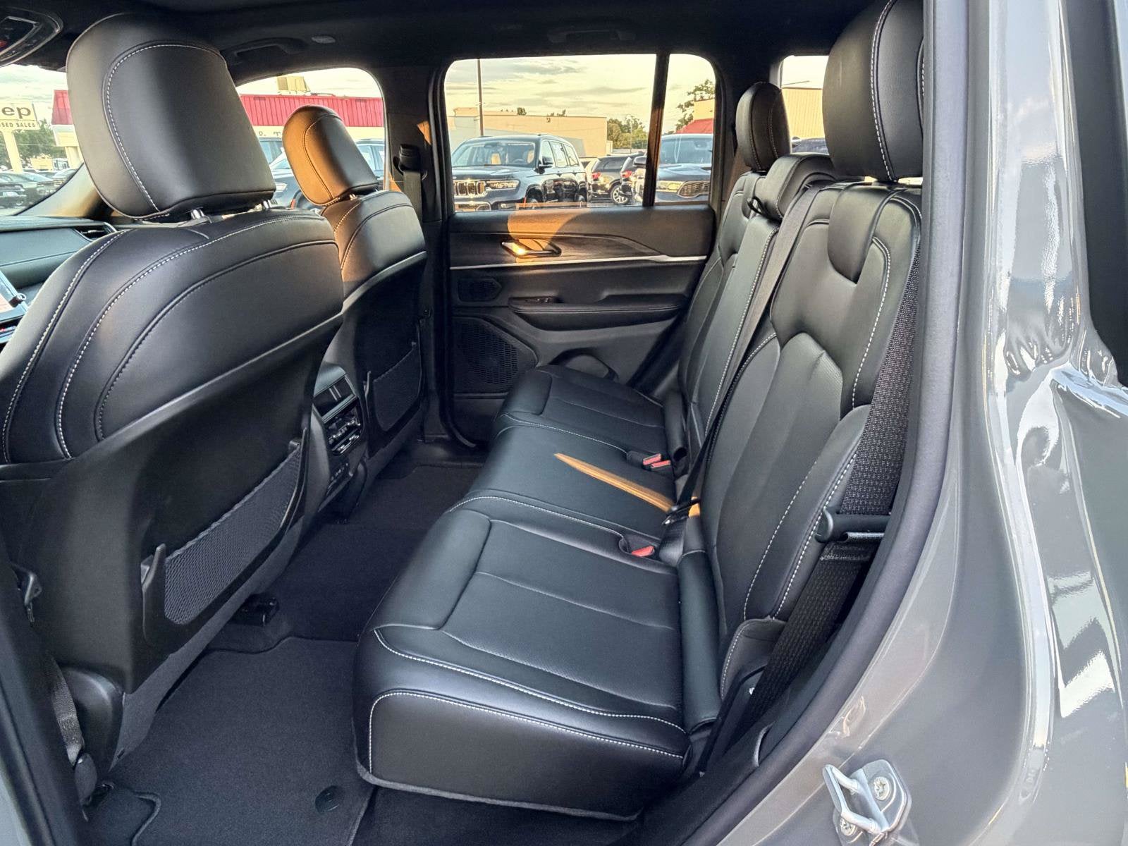 2027 Jeep Grand Cherokee GRAND CHEROKEE LIMITED 4X4