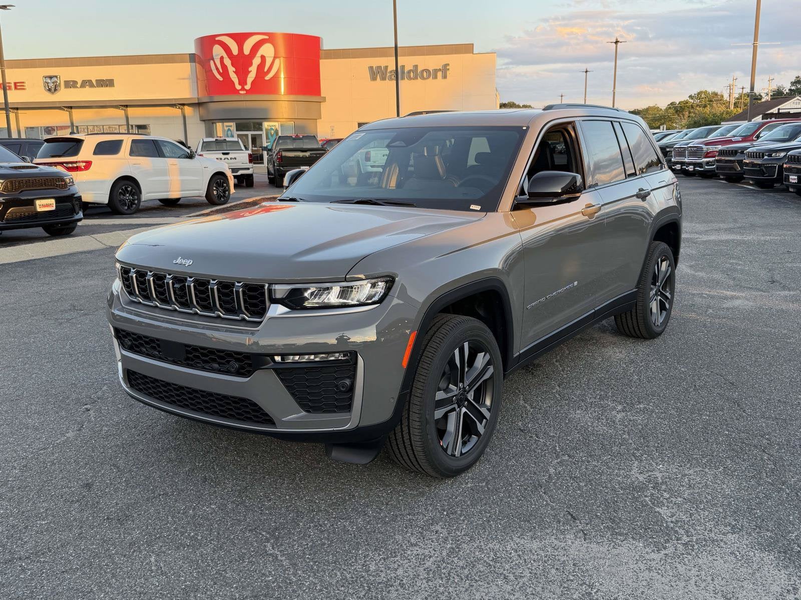 2027 Jeep Grand Cherokee GRAND CHEROKEE LIMITED 4X4