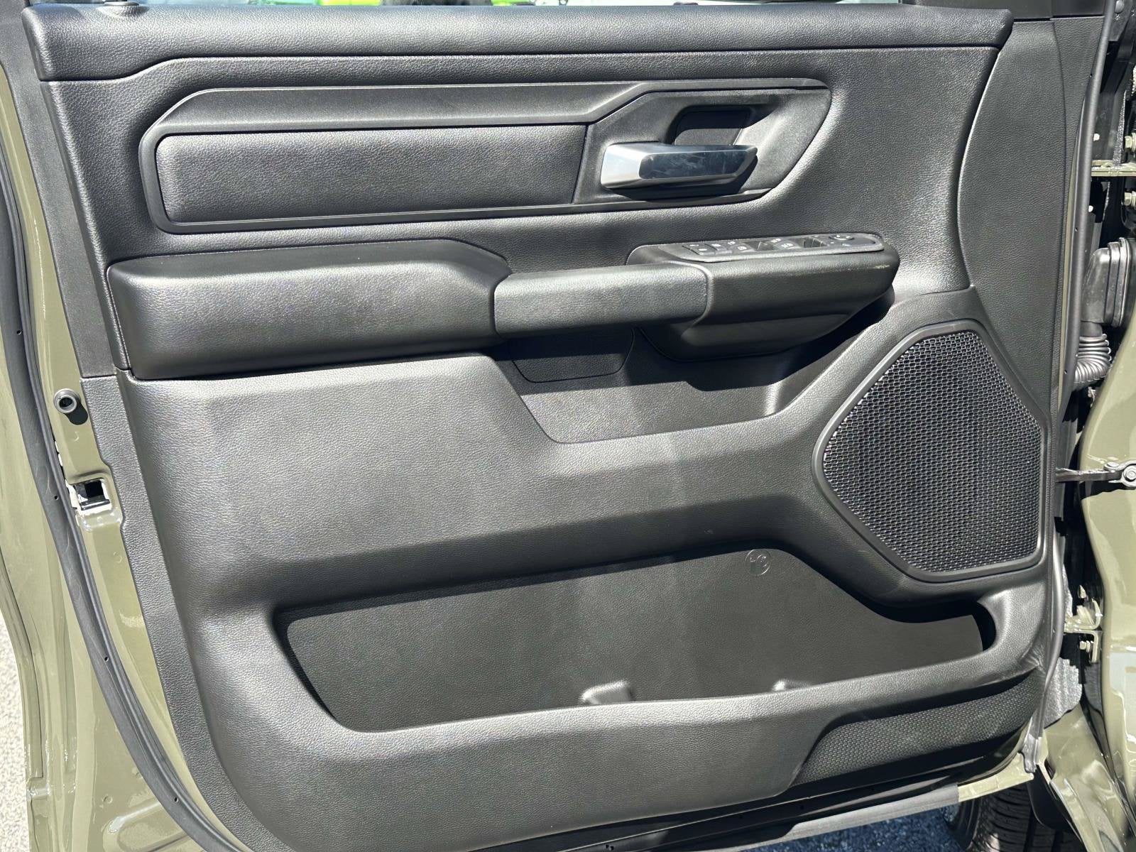 2027 RAM Ram 1500 RAM 1500 EXPRESS CREW CAB 4X4 5'7' BOX