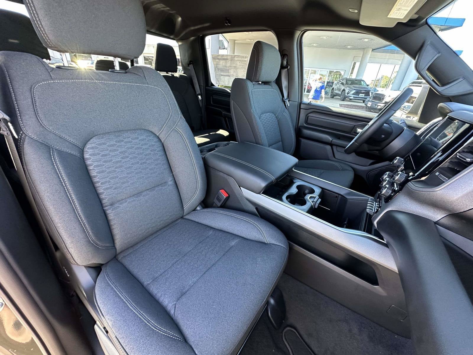 2027 RAM Ram 1500 RAM 1500 EXPRESS CREW CAB 4X4 5'7' BOX