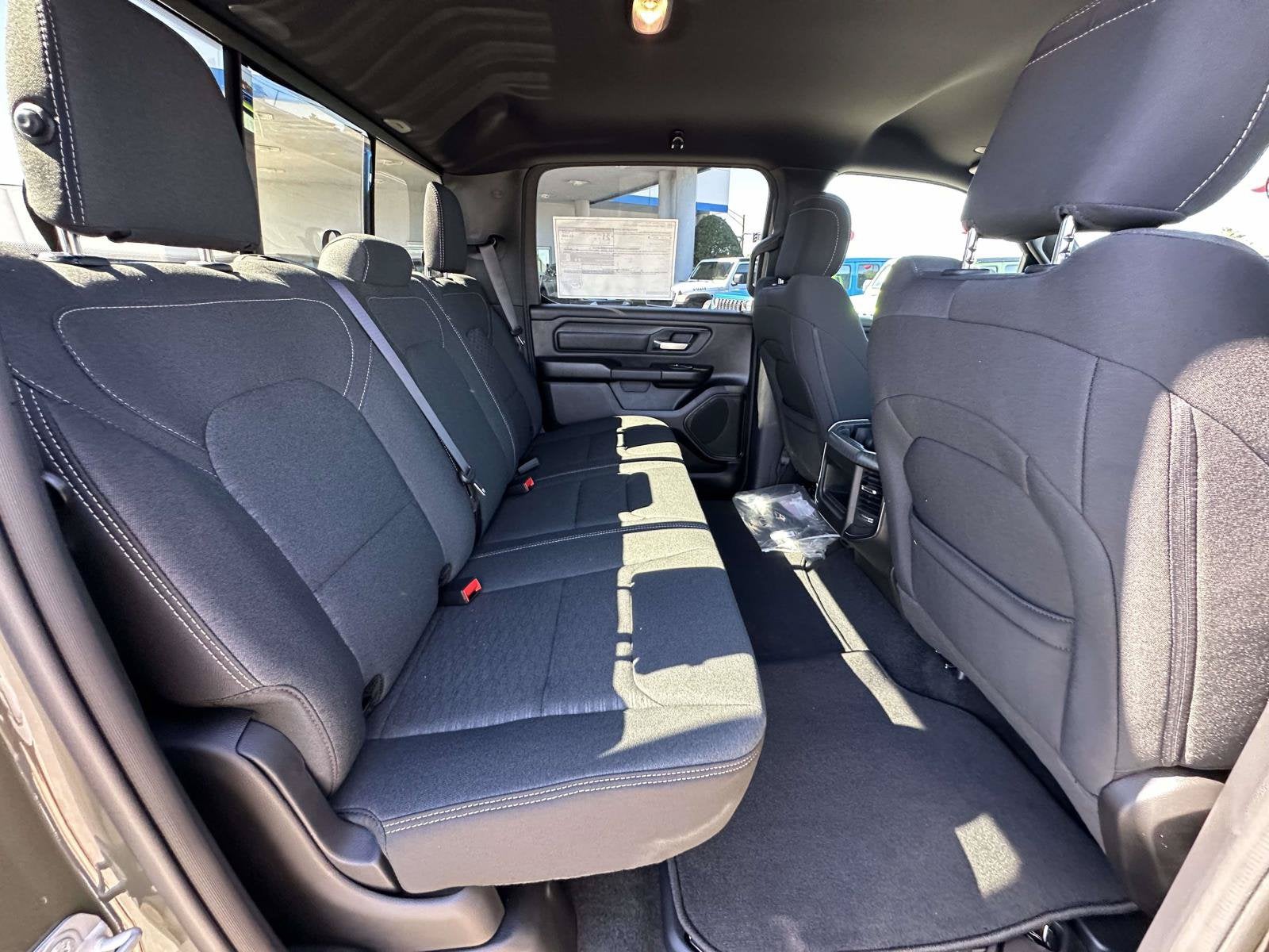 2027 RAM Ram 1500 RAM 1500 EXPRESS CREW CAB 4X4 5'7' BOX