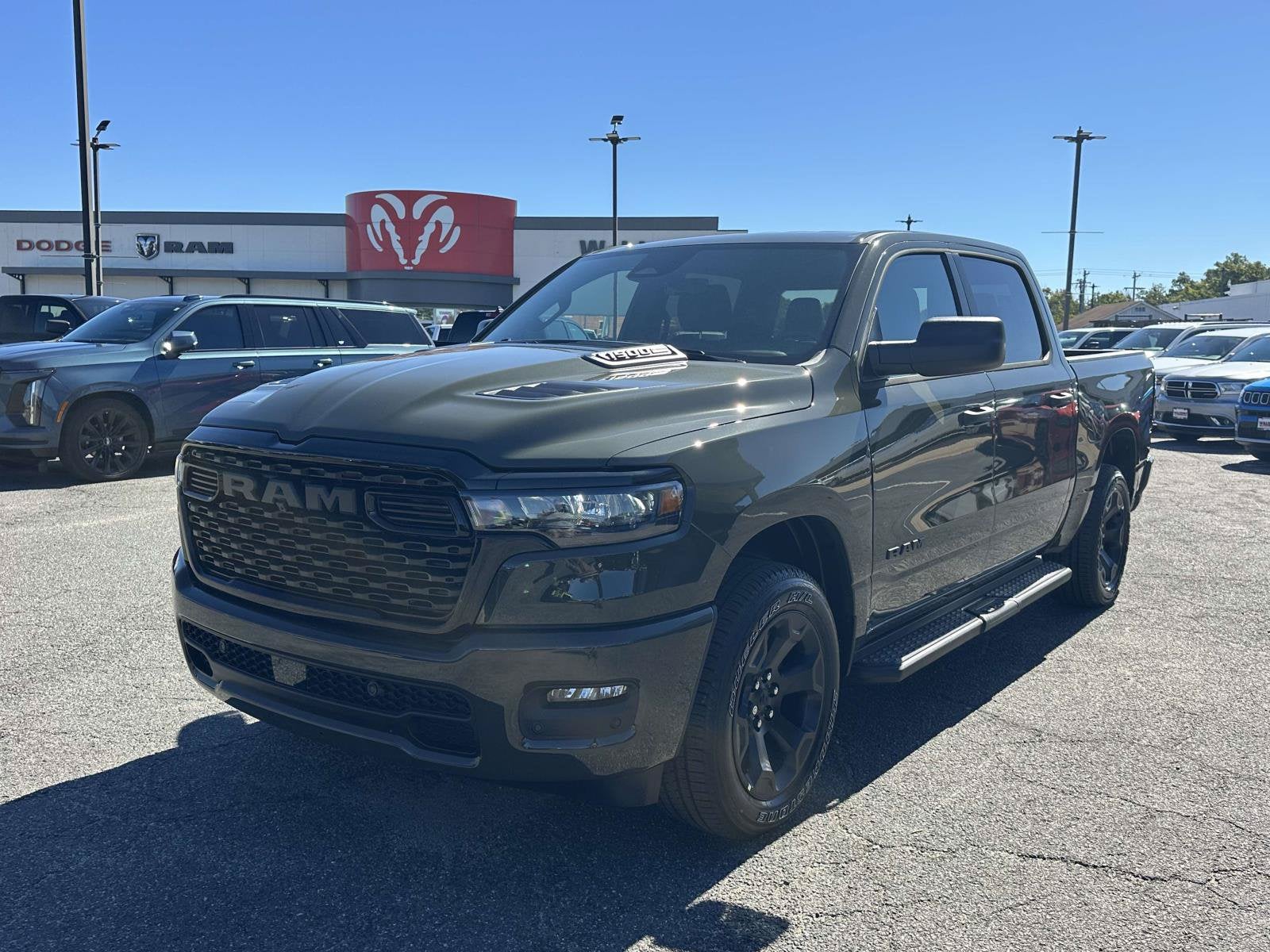 2027 RAM Ram 1500 RAM 1500 EXPRESS CREW CAB 4X4 5'7' BOX