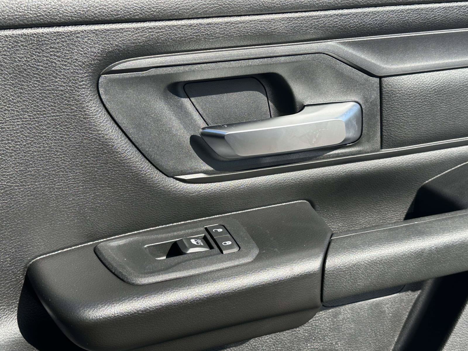 2027 RAM Ram 1500 RAM 1500 EXPRESS CREW CAB 4X4 5'7' BOX