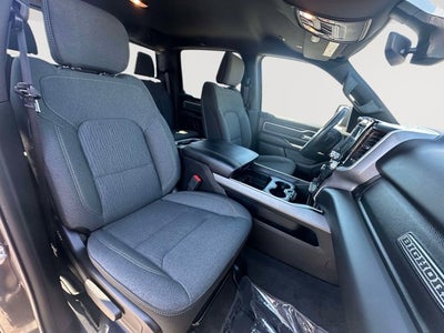 2020 RAM 1500 Big Horn Crew Cab 4x4 5'7' Box