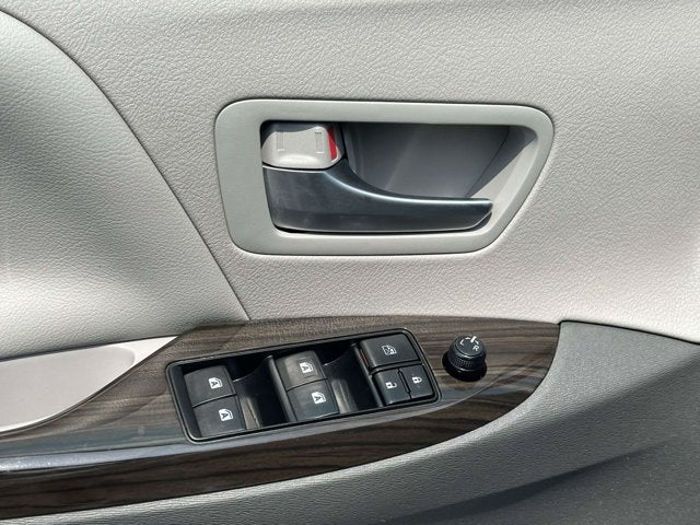 2017 Toyota Sienna Base