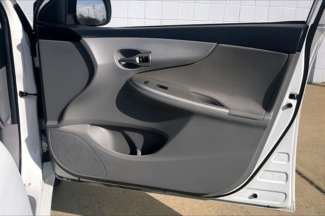 2011 Toyota COROLLA LE