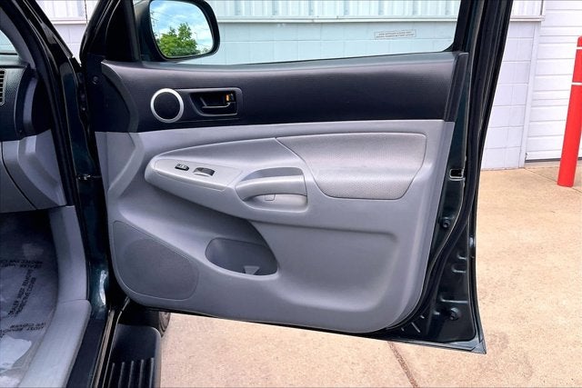 2011 Toyota TACOMA 4WD Double LB V6 AT (Natl)